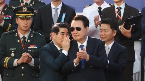 尹, 취임 반년만에 “비상대권 있어…총살당하더라도 싹 쓸어버릴것”