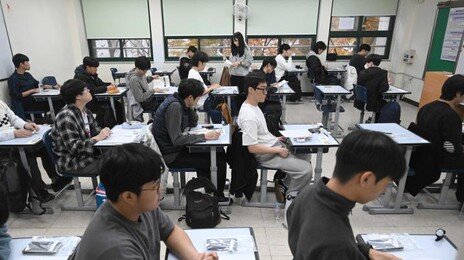 “고대 문자 해독 수준, 미쳤다”…英언론도 놀란 수능 영어 지문 뭐길래