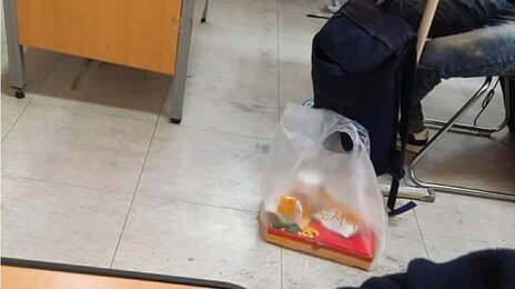 수능 도시락이 피자?…“냄새 민폐” vs “취향 존중” 팽팽 [e글e글]