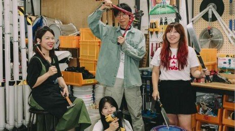 청년 140명이 두 개의 주민등록증으로 사는 이유