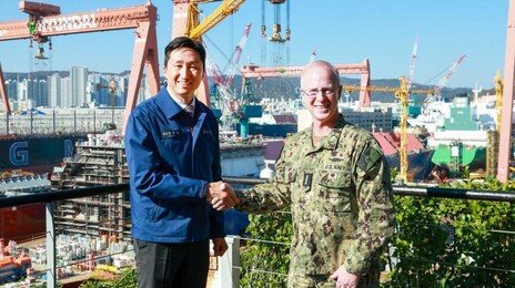 美 해군참모총장, HD현대·한화오션 조선소 방문…‘마스가’ 논의