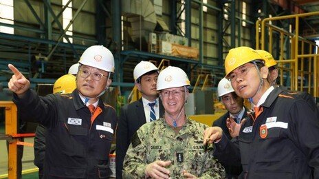 다산정약용함서 “뷰티풀” 외친 美해군참모총장…“한미 우정 굳건”