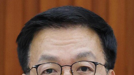 법정 처음 나온 최상목 “尹, ‘돌이킬 수 없다’며 계엄 강행”