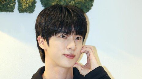 BTS 진에 ‘기습 뽀뽀’…50대 日여성 강제추행 혐의 기소