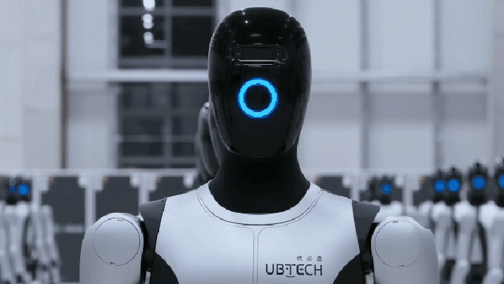 中 로봇 군단? 수백대 한치 오차 없이 이동…CG조작 의혹까지