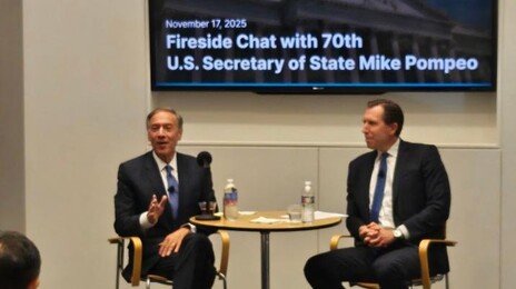 폼페이오 “김정은은 사악…핵 포기하게할 ‘당근’도 ‘채찍’도 없어”