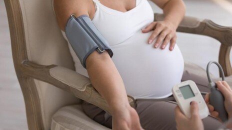 “혈압 오르기 전부터 뇌 손상 시작”… 고혈압-인지저하 숨은 고리 발견