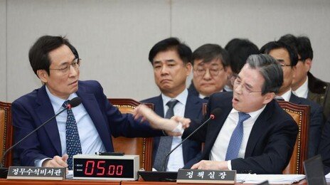 김용범 “딸까지 거명할 필요있냐”…김은혜 ‘딸 전세’ 언급에 격분