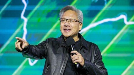 실적 발표 앞둔 젠슨 황 “5000억달러 주문 들어왔다” 깜짝 공개