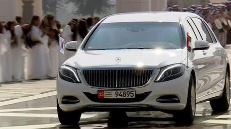 李대통령 등장하자 여성들 긴 머리칼 휘날려…UAE식 환영