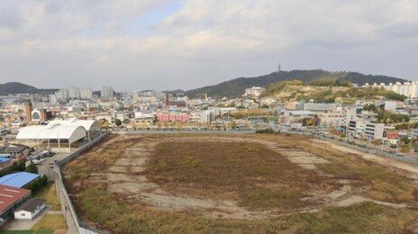 재정 없다고…버스터미널에 도로-수목원까지 ‘땅 팔아 살림’