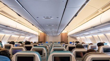 비행기서 의식 잃은 할머니…간호사·소방관 승객이 살렸다