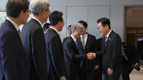 李, 與 내란재판부 추진에 “국회가 국민주권 의지 잘 받들것”