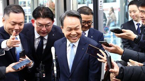 신한금융 진옥동 회장, 사실상 연임 성공