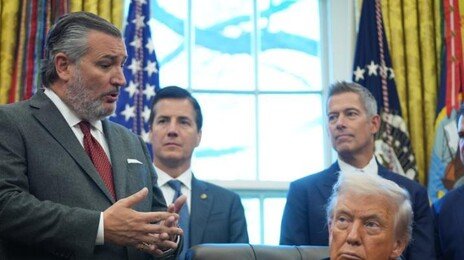 트럼프 “車연비 규제 대폭 완화”… 바이든 정책 또 뒤집기