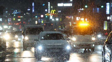 서울 교통통제 대부분 해제…‘폭설’에 전날 퇴근길 대란