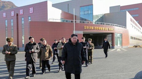 김정은 “2년도 안돼 지방에 공장 40개…인민 삶 개선 혁명”