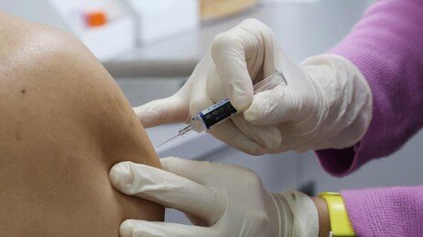 독감 환자 6주만 소폭 줄었지만 유행 기준 7.6배…예방접종 당부