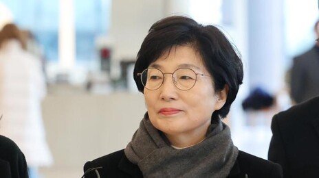 ‘김건희에 명품백 선물’ 김기현 부인, 입 꾹 닫고 특검 사무실로