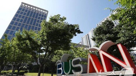 “원통에 원아 넣어 눌렀다”…학대 의혹 유치원 이사장은 ‘부산시 보좌관’