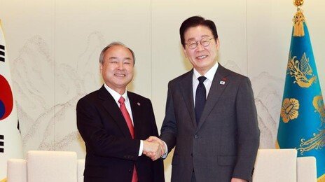 李 만난 손정의 “인류가 금붕어가 되고, AI가 인간 될 것”