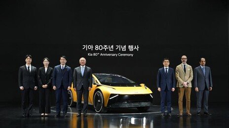 80살 된 기아… 정의선 회장 “기아의 100년 미래는 ‘도전’이 될 것”