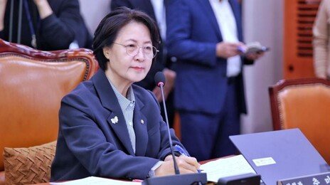 추미애, 경기지사 출마 몸풀기?… 수원 시민 토크콘서트 참석