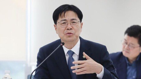 李, ‘직권 남용-부적절 언행’ 농림부 차관 직권면직