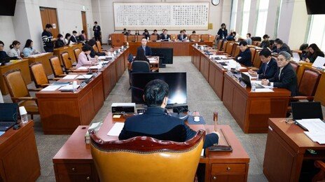 與, 헌재법 개정 추진에… 野 “내란재판부 위헌 가능성 스스로 인정”