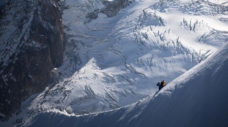 여자친구 정상에 두고 홀로 하산…6시간 방치 후 동사