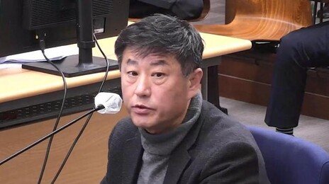 尹 재판 나온 노상원 “귀찮으니 증언 거부”…특검엔 “잘 보고 질문하라” 맞받기도