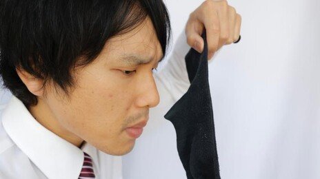 “양말 버릴 필요 없다”..수명 늘리는 가성비 甲 루틴 3단계 [알쓸톡]