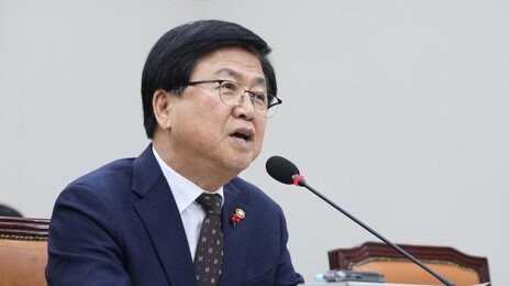 최교진 “수능 난이도 조절 실패 사실…평가원장 사퇴 예단 어려워”