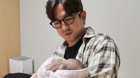 ‘신화’ 이민우 득녀…“고생한 아내 고맙고 존경스러워”