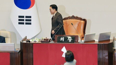 마이크 끈 의장, 몰려나온 국힘… 마지막 정기국회도 ‘난장판’