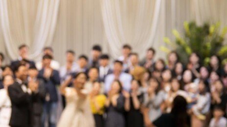 “너 때문에 하객 없었다”…결혼식 겹쳤다고 분노한 친구