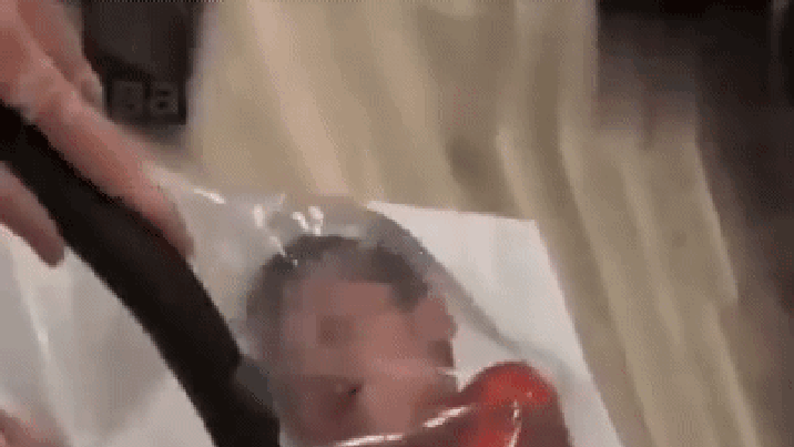 “엄마!” 비명에도 아들 진공포장…‘좋아요’에 눈먼 러시아 엄마