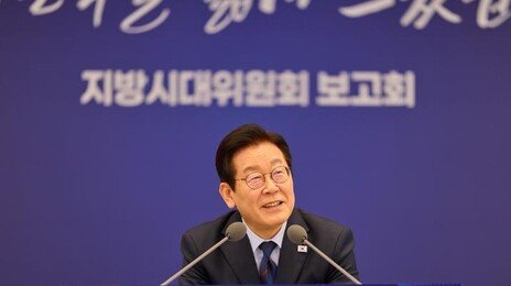 李대통령 지지율 2주새 4%P 올라 62%…민주 44%·국힘 20%