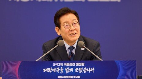 李 지지율 2주새 4%P 올라 62%…민주 44%·국힘 20%