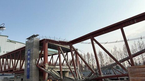 소방당국 “광주대표도서관 2번째 매몰자 구조…남은 인원 2명”