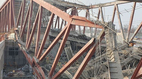 광주 도서관 공사현장 붕괴…4명 매몰돼 구조 총력