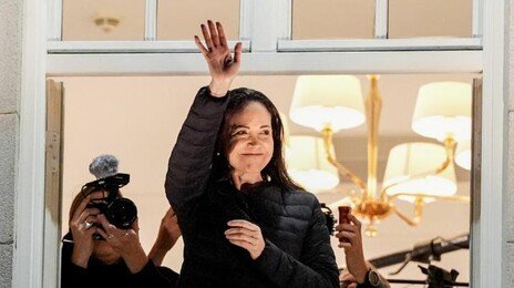 변장하고 목선타고… ‘노벨상’ 마차도 목숨건 여정