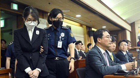 특검, 김건희 마지막 조사… ‘로저비비에 백’ 추궁