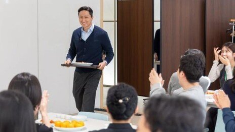 김장날 수육 들고 등장한 40대 회장님…‘젊은 리더십’ 눈길