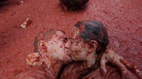 “죽음의 입맞춤”…키스로 마약 밀반입하다 숨져