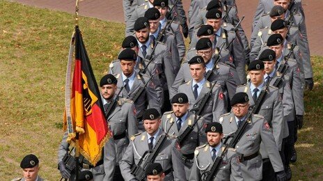 우크라 전쟁이 불씨 지핀 ‘유럽 징병제’ 논의… 청년층 거센 반발