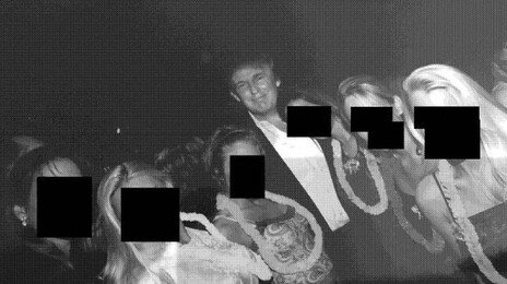 양팔에 여성들 끼고 ‘트럼프 콘돔’까지… 엡스타인 사진 19장 공개