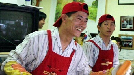 적자에도 1000원 버거 지키며 기부…고려대 명물 ‘영철버거’ 이영철씨 별세