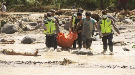 인도네시아 당국 “수마트라 홍수 누적 사망자 1000명 넘어”