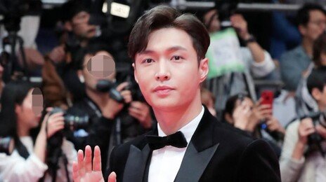 엑소 中 멤버 레이, 팬미팅 당일 돌연 불참…추측 난무